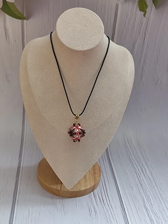Handmade Pink and Gold Crystal Bead Pendant Necklace - Picture 4 of 8